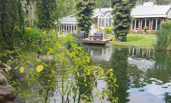 Leonards Apartamento | Hamptons Studio with private entrance, bathroom, BBQ & patio in gated estate.