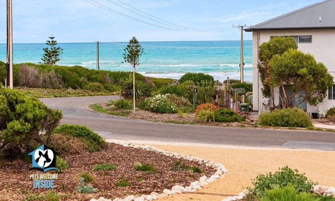 Middleton Casa | ¡Refugio junto a la playa con brillantes vistas al mar!