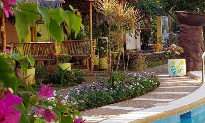 Puerto Princesa City Centre Complejo | Hanbee's Flower Garden Resort