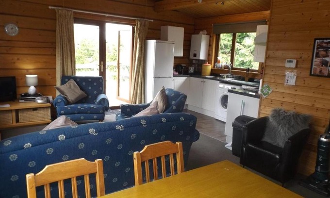 Offenham Casa | Hand built log cabin at Avonvale Holiday Lodges