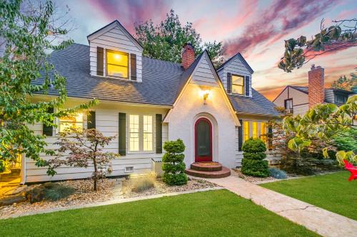 North End Casa | Hand House