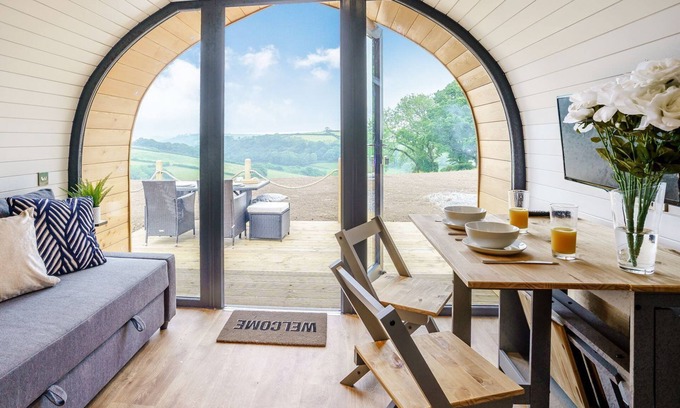 Whitland Cabaña | 1 bedroom accommodation in Llanboidy, near Laugharne