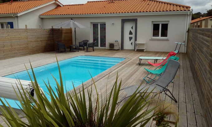 Leon Casa | Handicap-accessible cottage with private heated pool