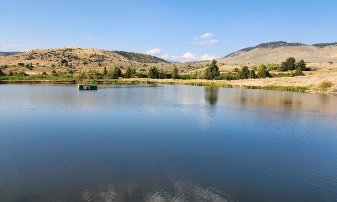 Alder Cabina | Hangman’s Guest Ranch - Tanager Cabin. Entire cabin by historic Virginia City
