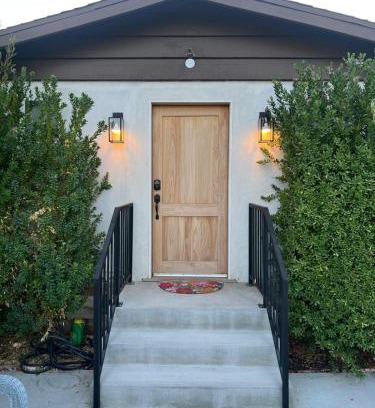 Canoga Park Casa | Hanna's Corner