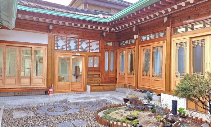 Gahoe-dong Casa | Hanok houses only in Korea are located in tourist attractions.Try something new.