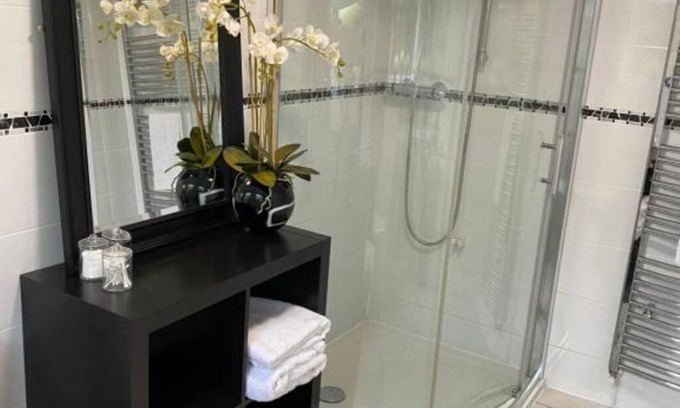 Hinckley Apartamento | Hansom House beautiful furnished deluxe king size accommodation