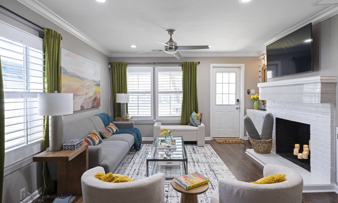 Hapeville Casa | Hapeville Haven is just 7 mins from Hartsfield Jackson International Airport.