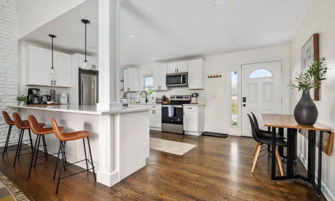 Columbus Casa | Happily Ever Astor - 3BD, 2BA, Modern Ranch