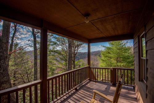 Fleetwood Casa | HappiNest- Hot Tub, Fire Pit, Mountain Views