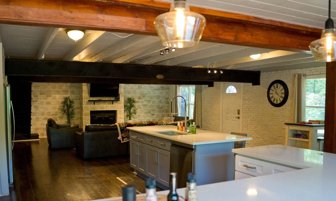 Streetman Casa | Happy Acres Lakehouse on 30+ Acres!
