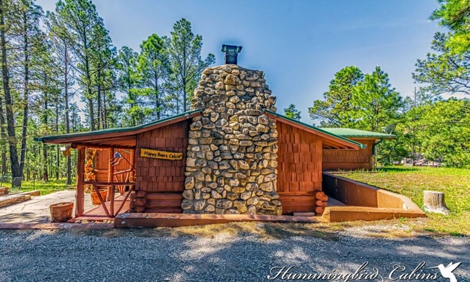 Ruidoso Cabina | Happy Bears Cabin: Be as happy as the bears at Happy Bears Cabin! Pet friendly.