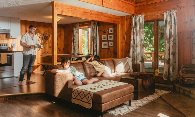 Sainte-Agathe-des-Monts Cabina | Happy Camper Chalet w/ Hot Tub & Sauna on Mountain