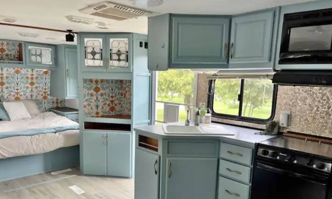 Carp Lake Alquiler De RV | Happy Camper - Close to Mackinac Island Ferry