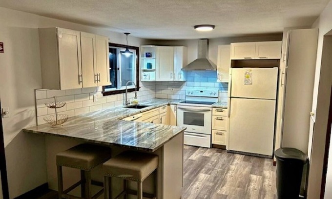 Forestdale Casa | HAPPY ESCAPE a super comfy cozy space in a quiet intimate setting.