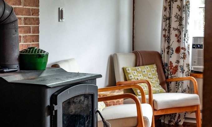 Arrington Otro | Happy Farm with Views & Hot Tub!