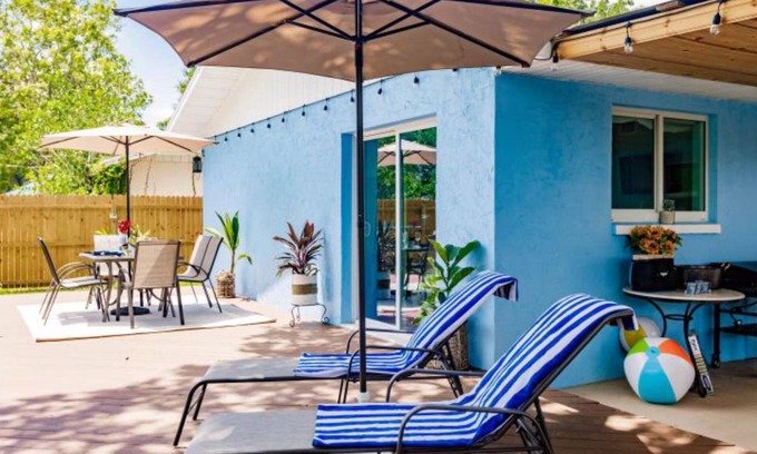 Venice Groves Casa | HAPPY FUN BLUE HOUSE kids, pets friendly, 3 miles away from the beach🏖️.