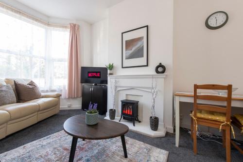 Harwich Apartamento | Happy Harwich for Contractors Only, Tranquil, Near Beach, Free Parking