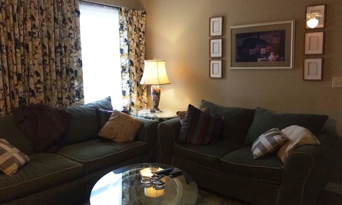 Lynn Casa | Happy Home Guest Suite- 12 minutes to TIEC and other equestrian venues