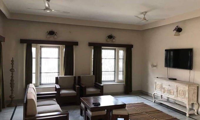 Jaipur Apartamento | Happy Homestay 3BR - safe VIP zone, centrally located