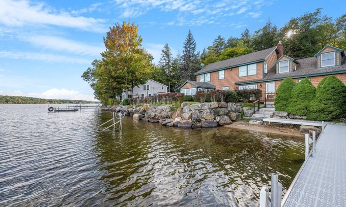 Laconia Casa | Happy Hours on Lake Winnisquam