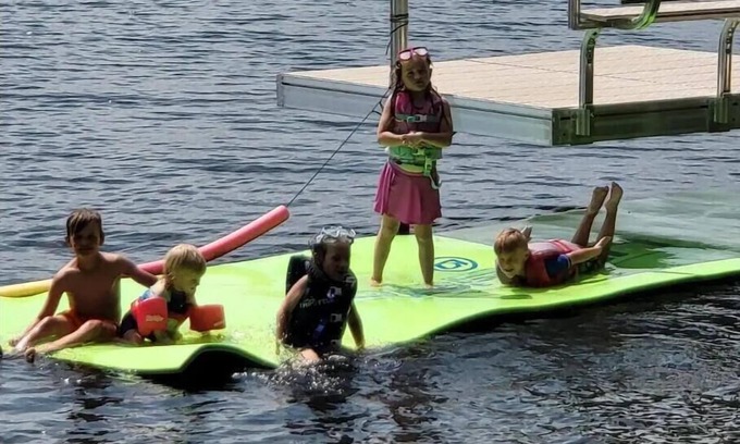 Delta Cabina | Happy Lakeside Getaway