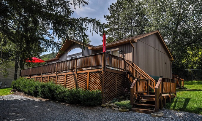 McHenry Cabina | Happy Landing