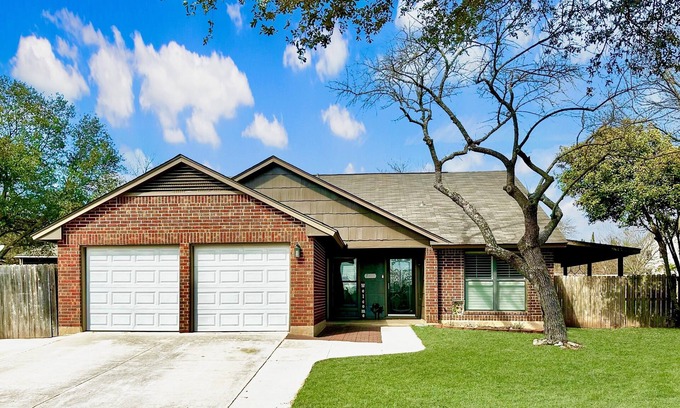 Live Oak Casa | Happy little get away with pool and hot tub