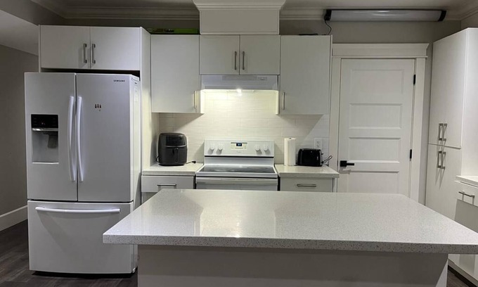 District of North Vancouver Casa | Happy Place!