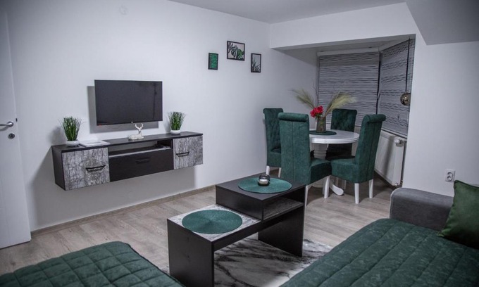 Pirot Apartamento | Happy