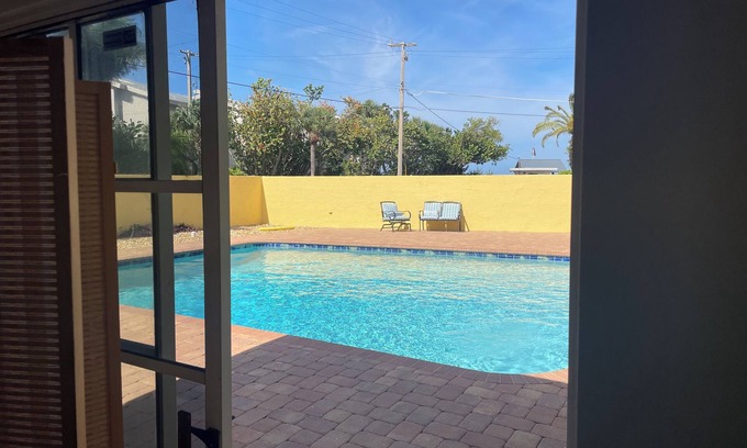 Golden Beach Apartamento | Happy Sunsets Pool House - Pets - Parking
