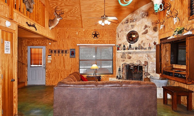 Garze Casa | Happy Trails, Private Pool, River Access @ Frio River Vacation Rentals