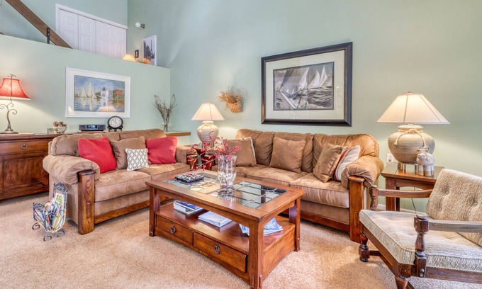 Forest Beach Condominio | Harbor Cove condominio w / chimenea y cubierta trasera - playa privada