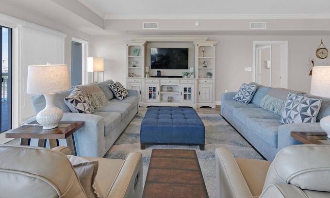 Holiday Isle Condominio | Harbor Landing 201B – Spacious Harbor View Condo with Beach Access