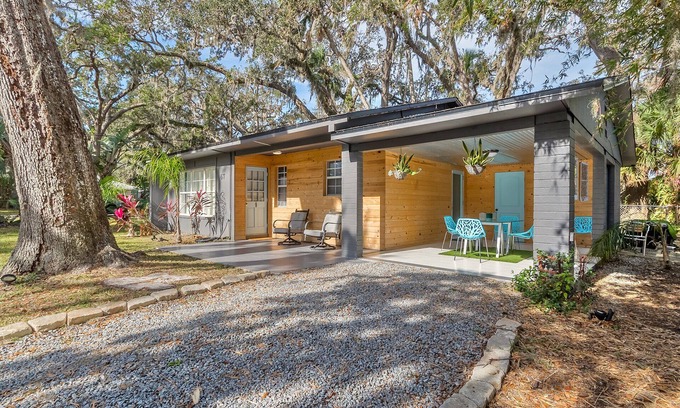 Harbor Oaks Casa | Harbor Oaks A Highly Sought After Waterside Community.