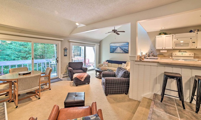 Harbor Springs Condominio | Harbor Springs Condo w/ Fireplace Near Skiing!