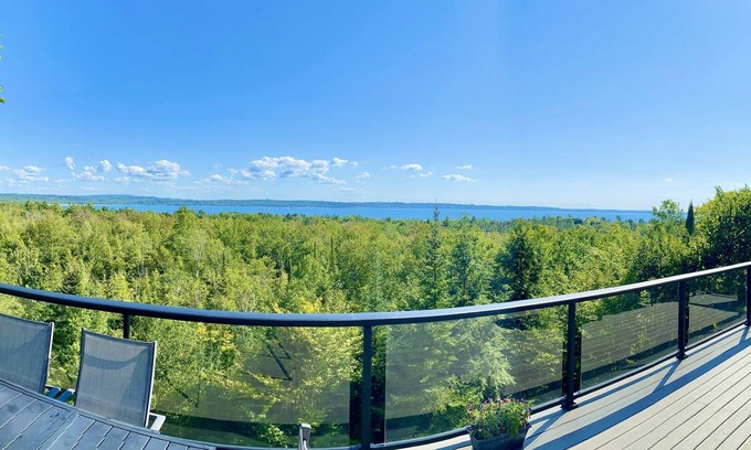 Harbor Springs Casa | Harbor Springs/Petoskey Family Paradise with Panoramic views!