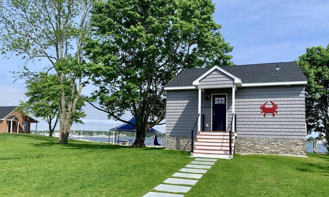 West Mystic Cabaña | Harbor View Landing Mystic, CT - The Martha's Vineyard Waterfront Cottage