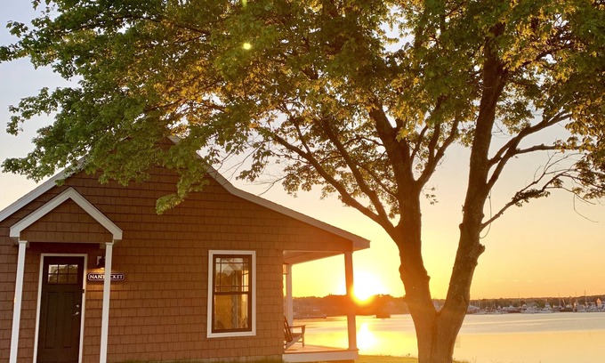 West Mystic Cabaña | Harbor View Landing Mystic, CT - The Nantucket Waterfront Cottage