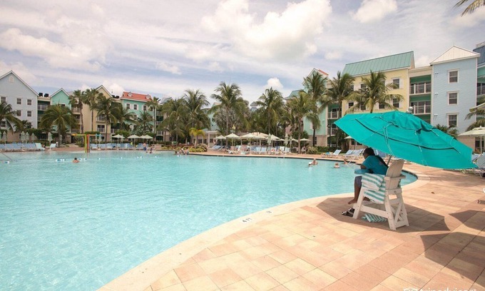 Paradise Island Villa | Harborside ATLANTIS, 2br Lock-off, sleeps 8 - Aug 27-Sep 3 + 8 park passes daily