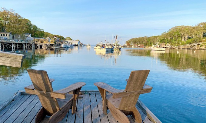 New Harbor Cabina | Harborside cabin with dock overlooking lobster boats