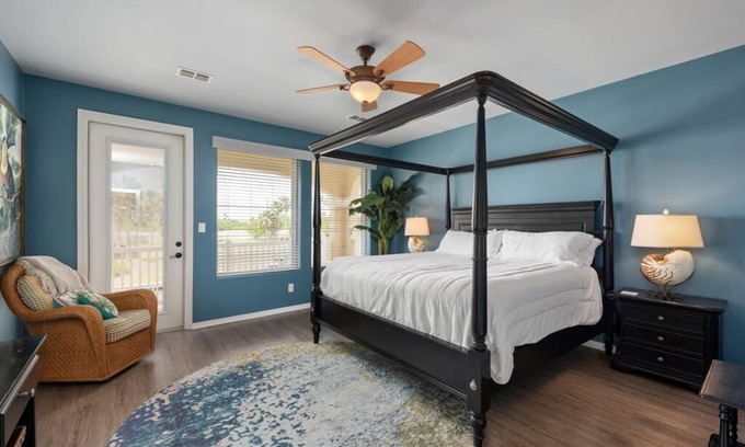 Laguna Vista Villa | Harborside Townhome in Beautiful Laguna Vista