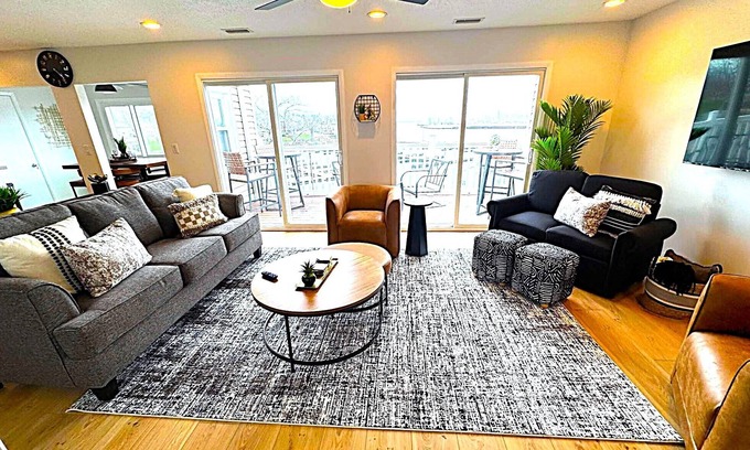 Huron Casa | Harborview on the water-sleeps 14!