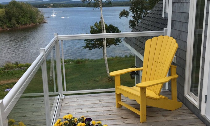 Woodburn Casa | Harbor Heaven - Casa frente al mar con vistas espectaculares