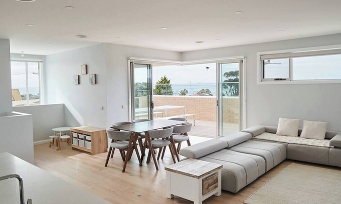 Clifton Springs Casa | Harbour Horizons Balcony BBQs and Calm Water Views