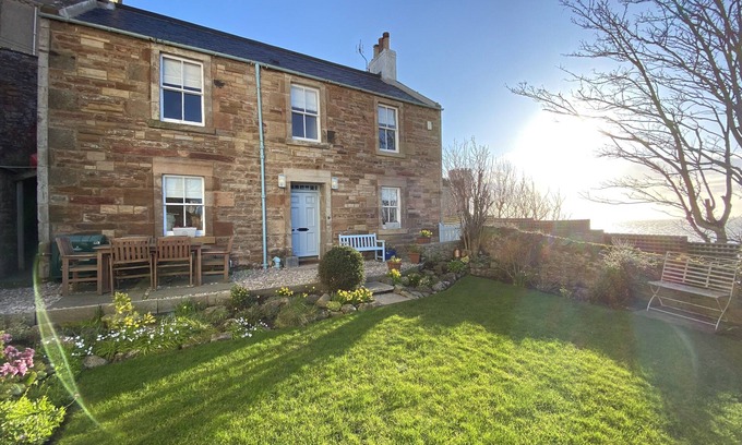 Crail Casa | Harbour House and Cottage - 5 Bedrooms (Sleeps 10)