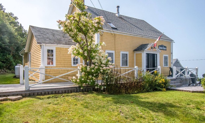 Hall's Harbour Casa | Harbour House - Halls Harbour Waterfront Getaway