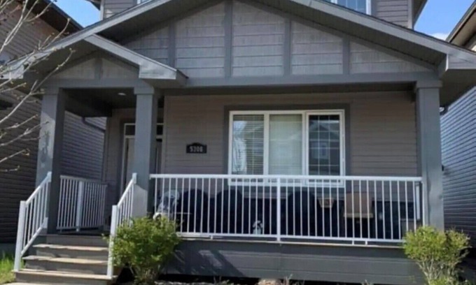 Regina Casa | Harbour Landing Family Home