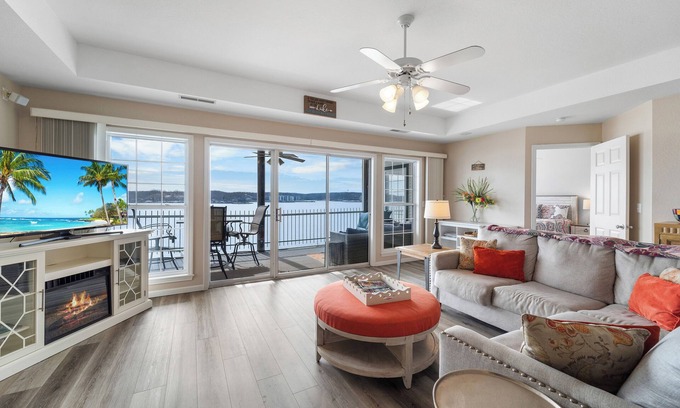 Lakeland Condominio | Harbour Towne 202 - Expansive main channel views!