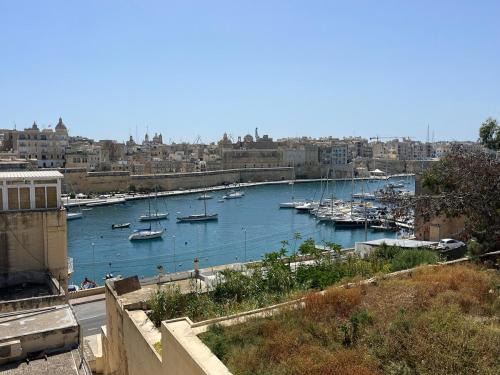 Kalkara Apartamento | Harbour View Apt with Terrace
